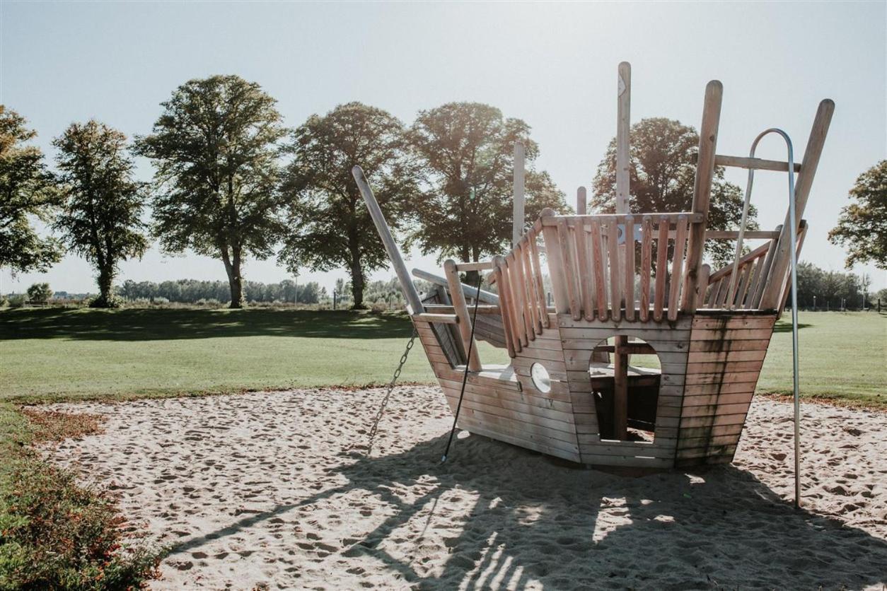 Recreatiepark Jachthaven De Veerstal Lathum - Luxe Chalet エクステリア 写真