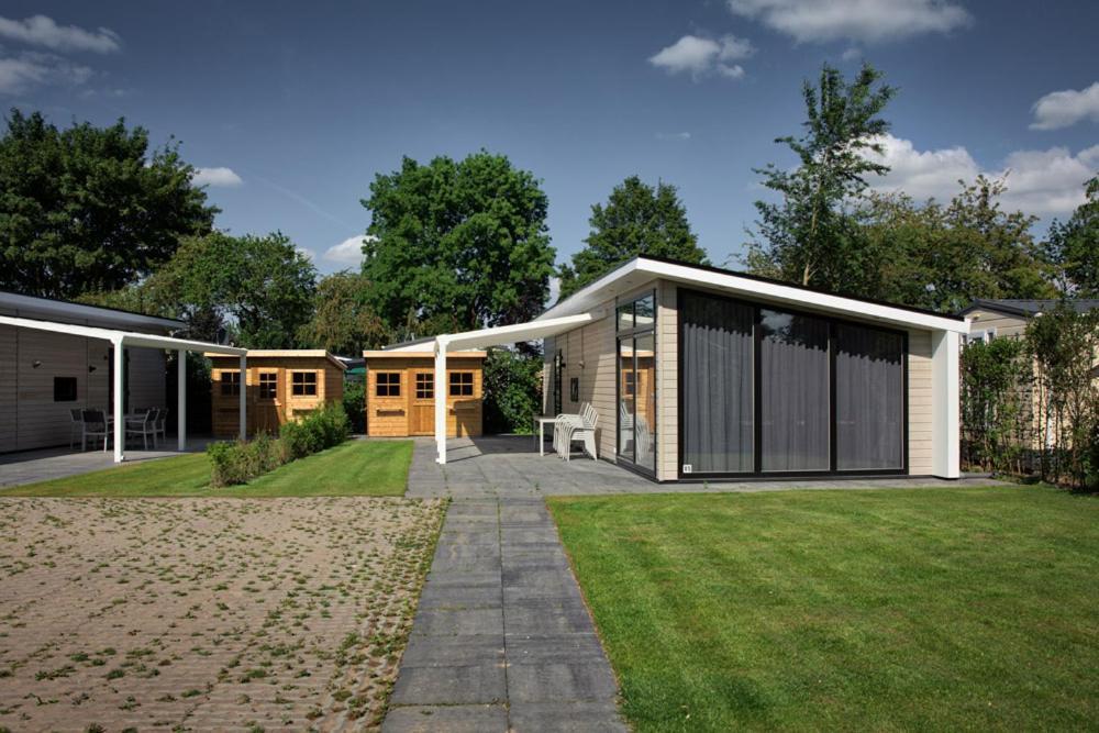 Recreatiepark Jachthaven De Veerstal Lathum - Luxe Chalet エクステリア 写真