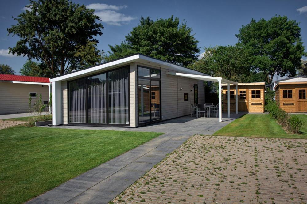 Recreatiepark Jachthaven De Veerstal Lathum - Luxe Chalet エクステリア 写真