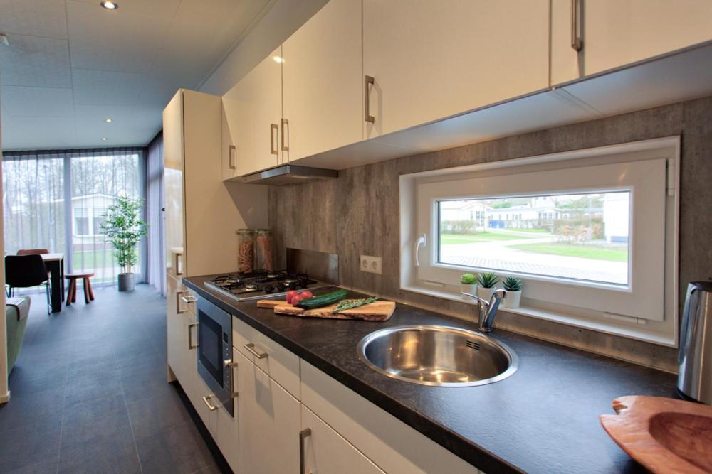 Recreatiepark Jachthaven De Veerstal Lathum - Luxe Chalet エクステリア 写真