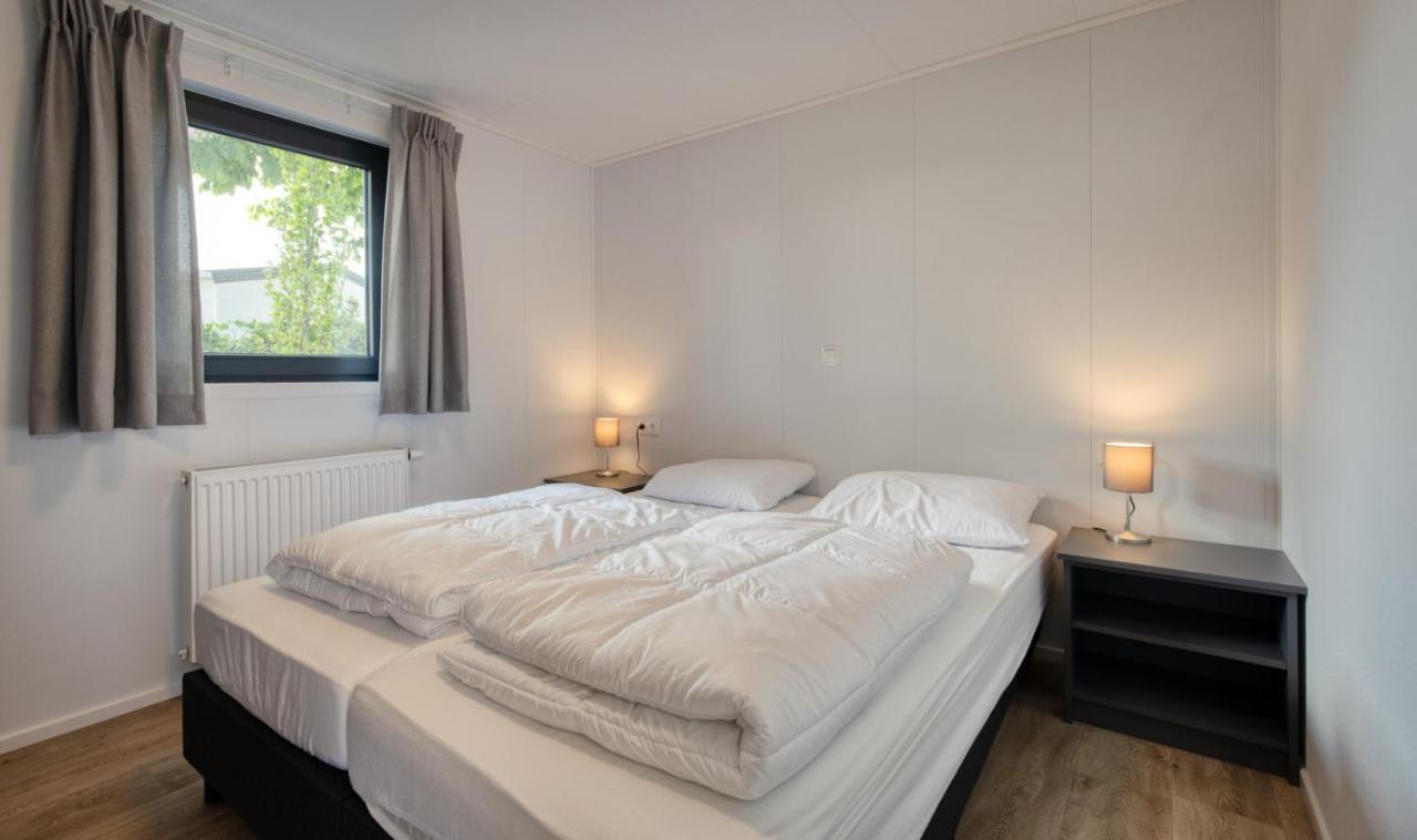 Recreatiepark Jachthaven De Veerstal Lathum - Luxe Chalet エクステリア 写真