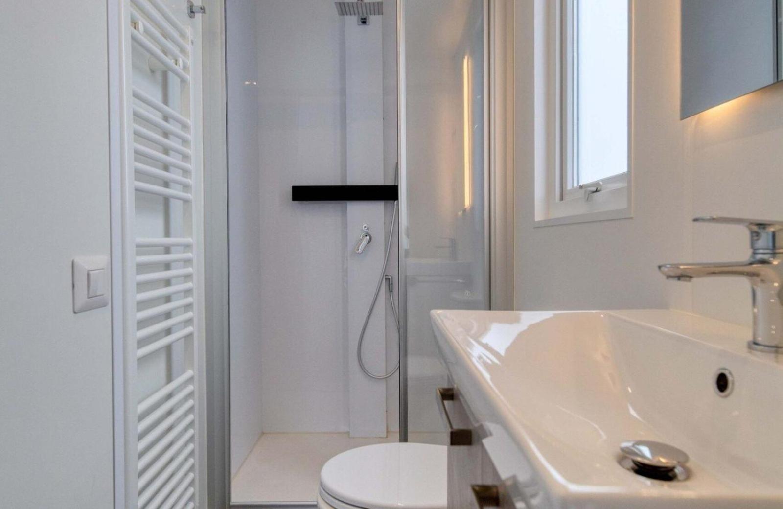 Recreatiepark Jachthaven De Veerstal Lathum - Luxe Chalet エクステリア 写真
